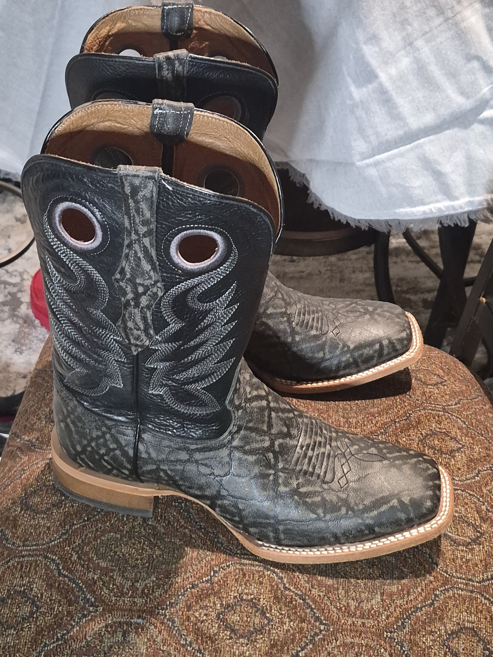 Men's Black Western Cowboy Boots with Distressed Pattern - Picture 7 of 11